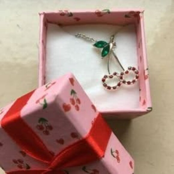 Cherry necklace - Picture 1 of 2